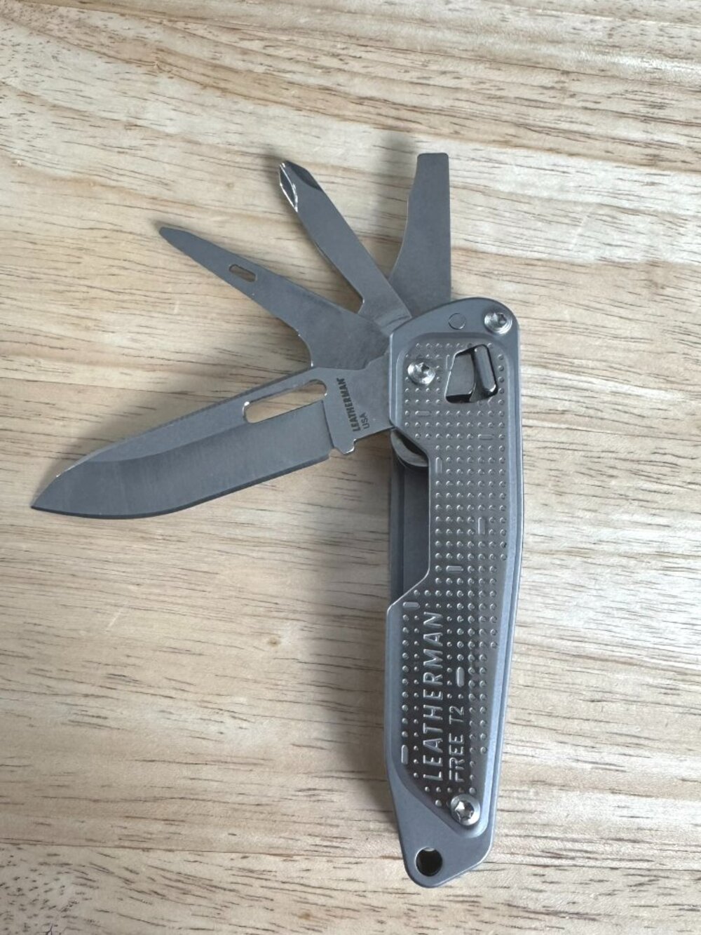 Leatherman Free T2 Multi-Tool Stainless Steel Straight Edge Silver MC-131